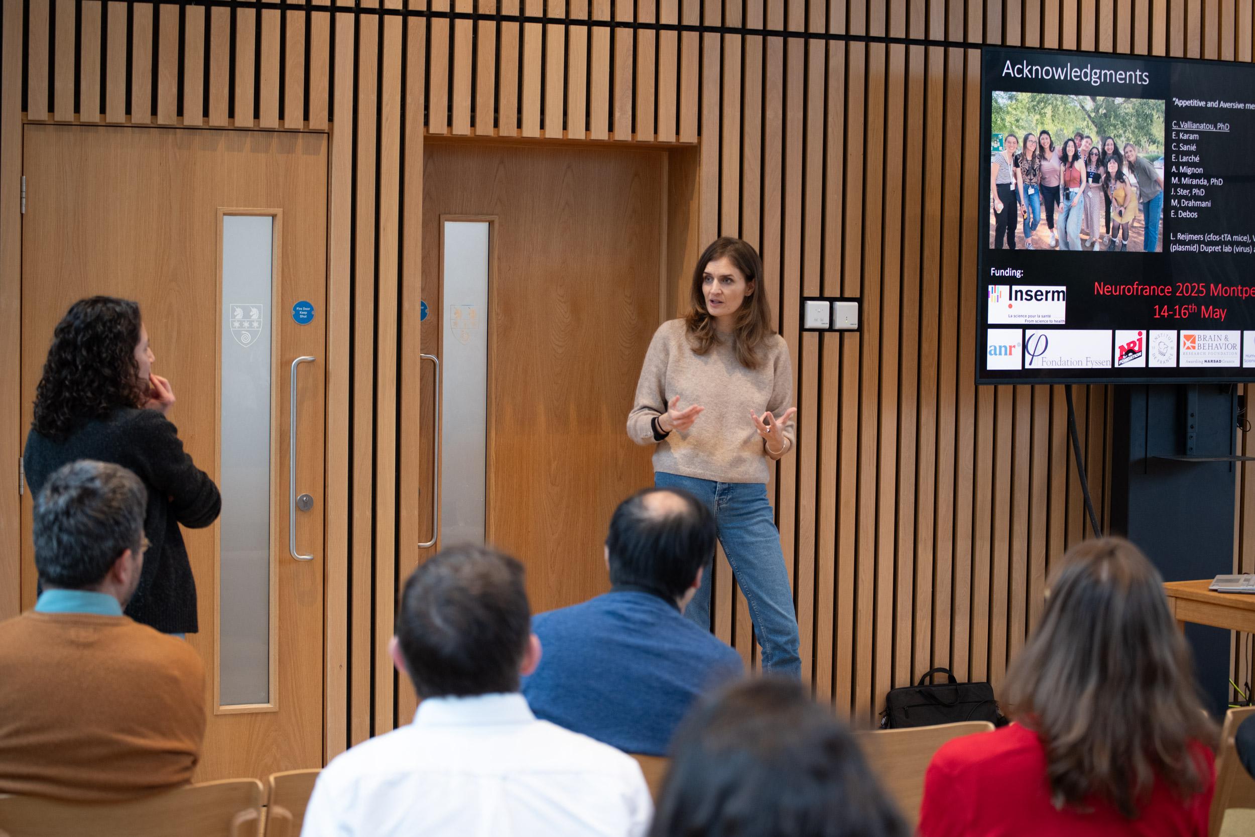 A photo Stéphanie Trouche presenting her research to the Unit.